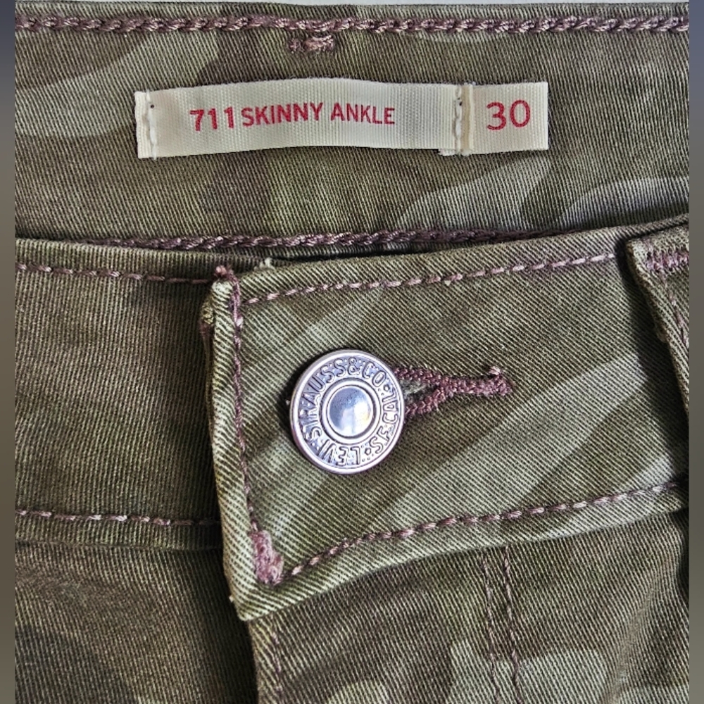 Levi's Camouflage Ankle Skinny Jeans - Picture 5 of 11